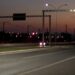 Caminhão bate em poste e interdita avenida em Mogi das Cruzes