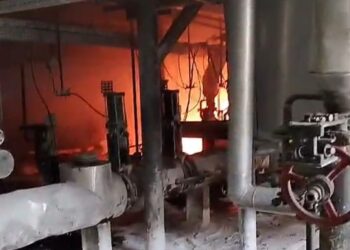 Incêndio atinge fábrica em Itaquaquecetuba